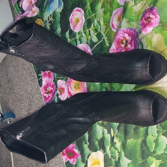 DKNY boots 5.5 - Picture 2 of 5